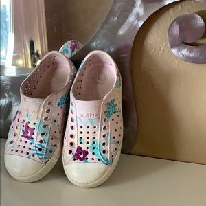 Native purple flower shoes 9
